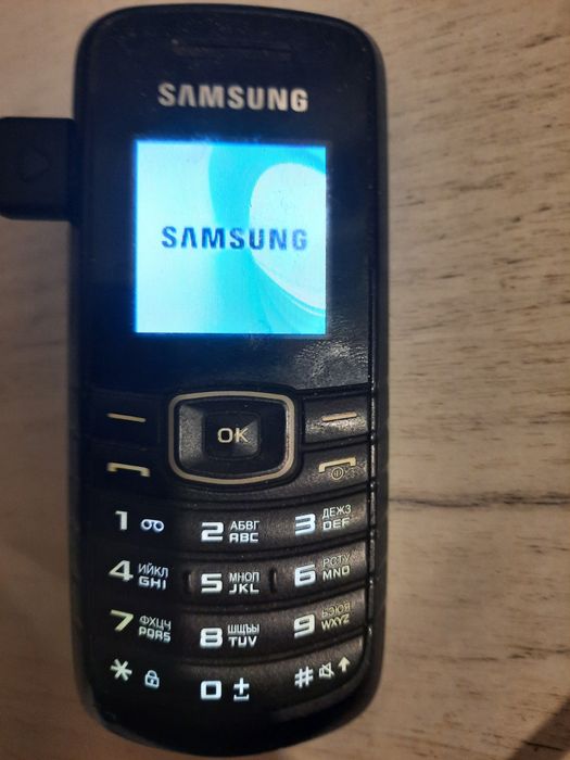 Телефон кнопочный самсунг. В гарному   СТАНІ.