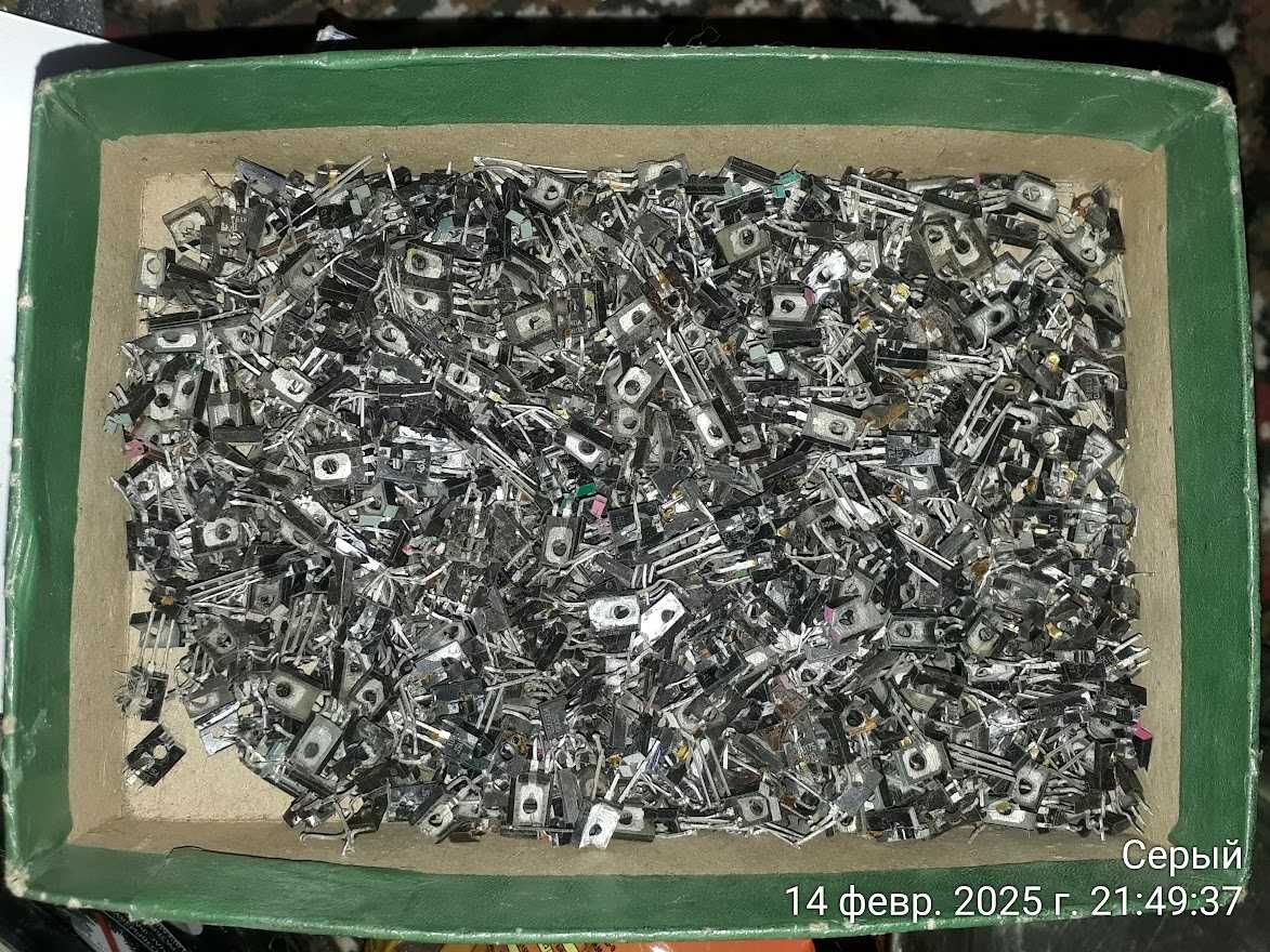 Транзисторы КТ940,КТ815,КТ817 (950шт.)