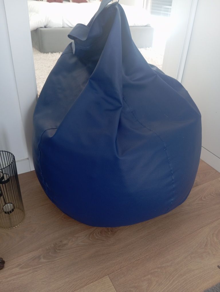 Puff de pele azul
