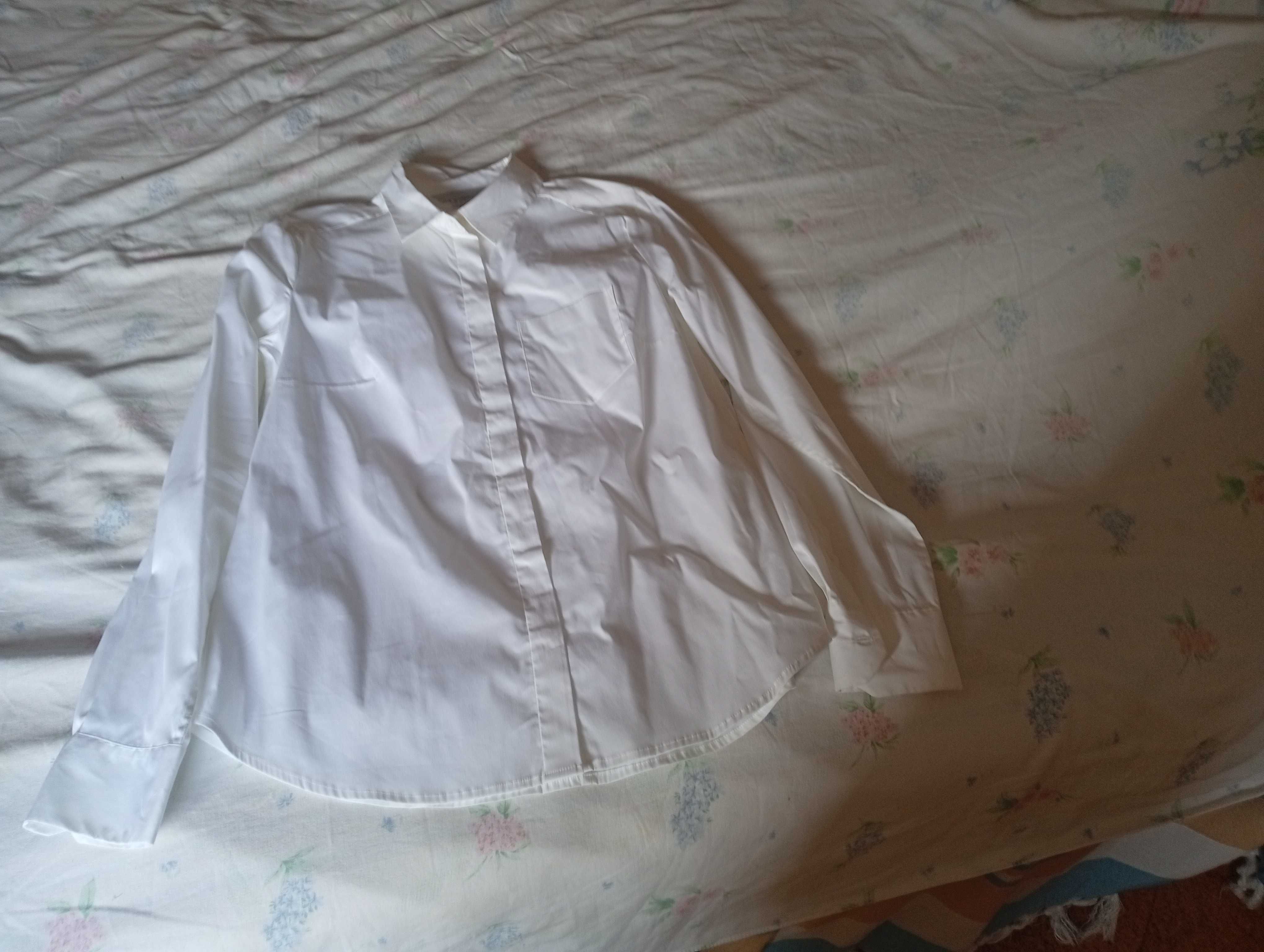 Camisa branca necessário em todos os guardafatos