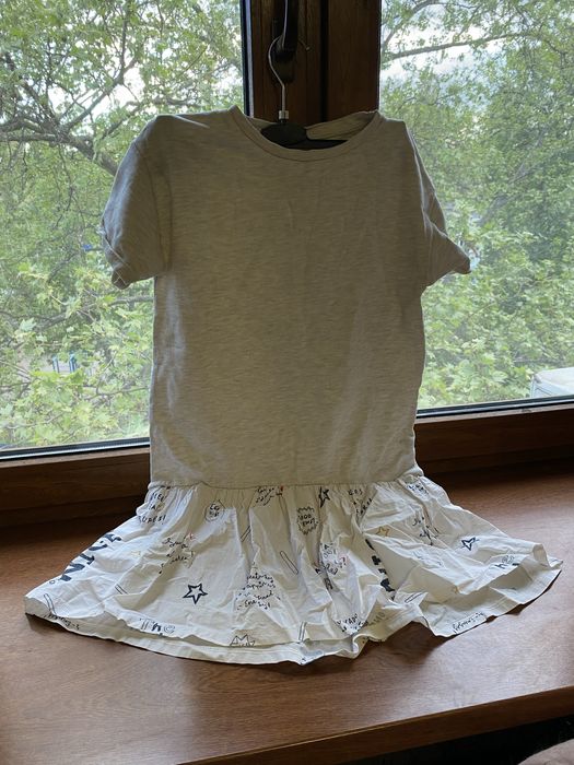 Серое белое платье Zara girls с воланом и принтом Сукня Турция Зара