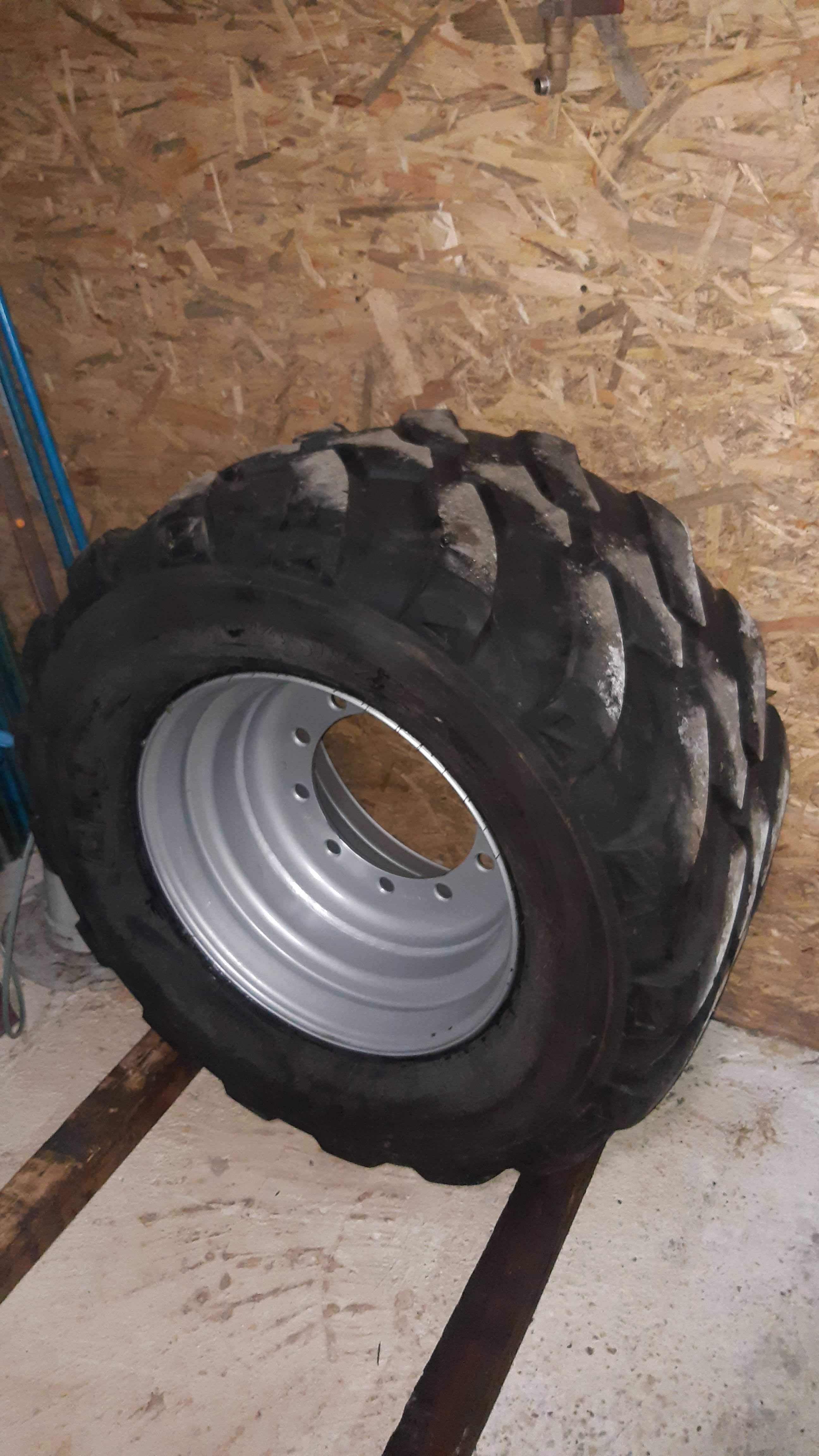 Opona BKT 560/45R22,5 FL630 Plus