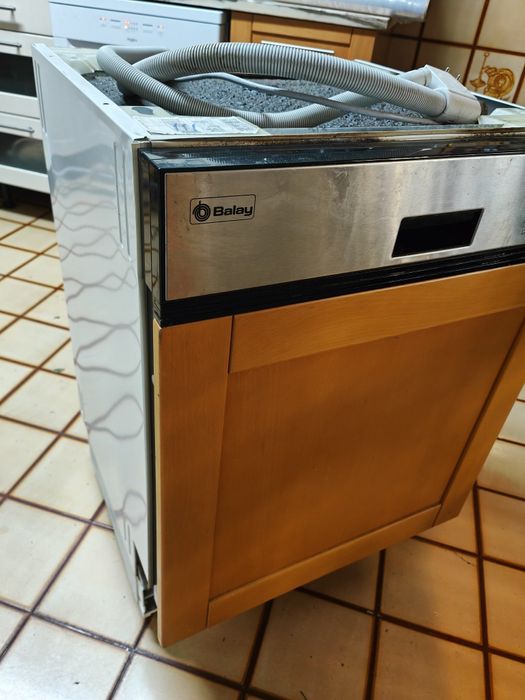 Máquina de louça de encastrar