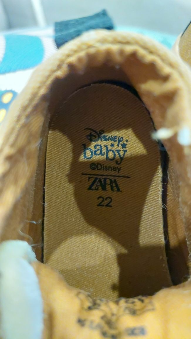 Ténis Zara Disney baby cordões e fecho n22