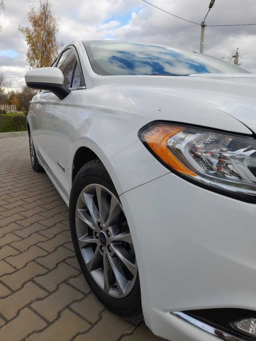 Ford Fusion Hybrid 2017