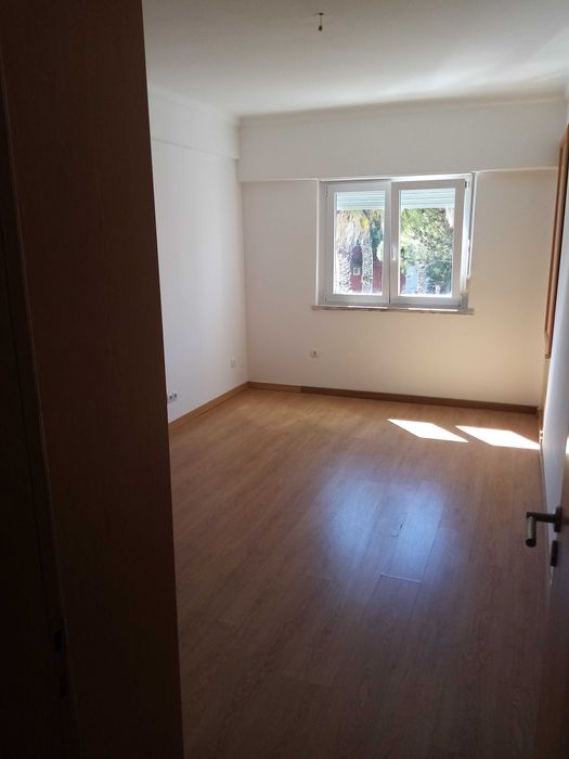 Arrendo T2 em Oeiras, óptima localização