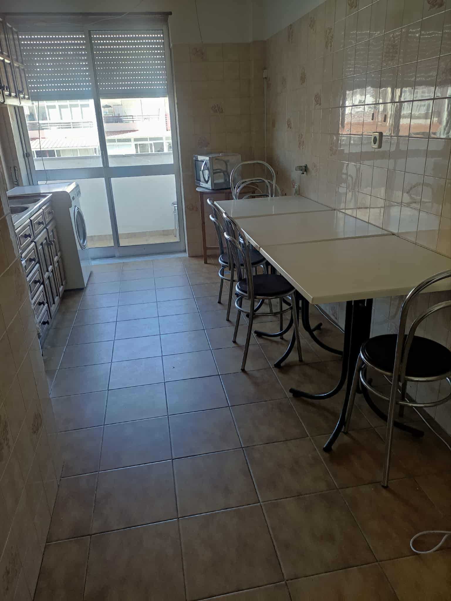 Alugo quarto a estudantes
