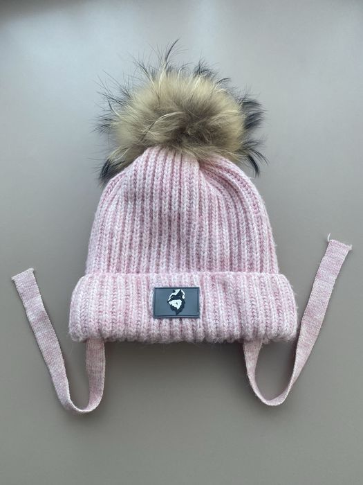 Тепла шапка для дівчинки із бубоном