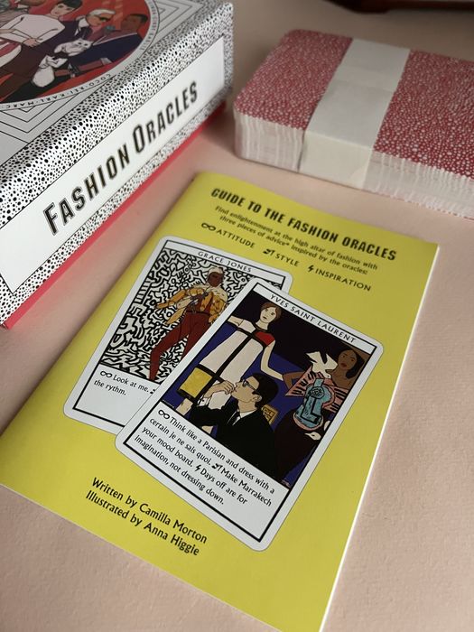 Розпродаж колод таро