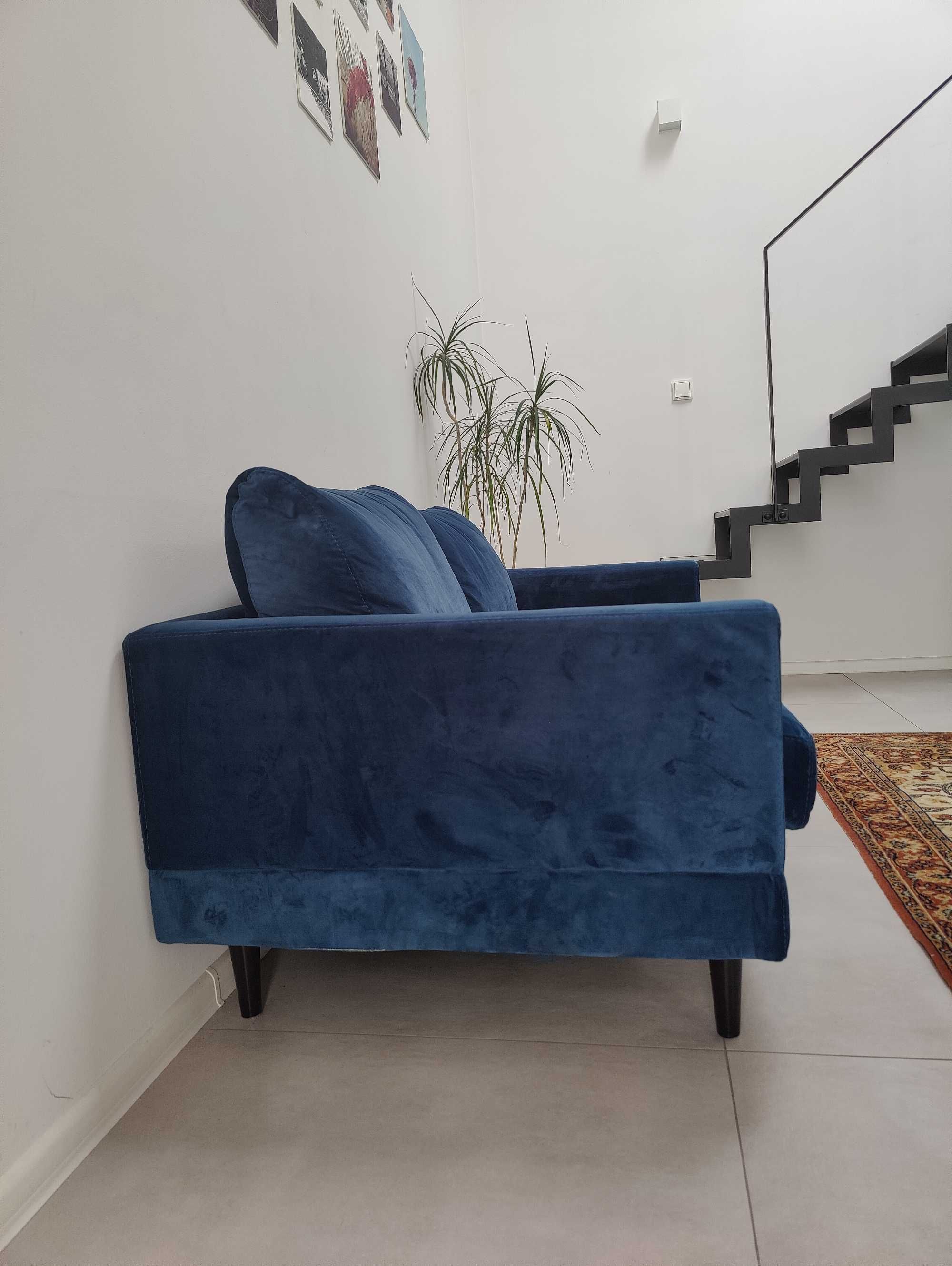 Elegancka sofa 2-osobowa