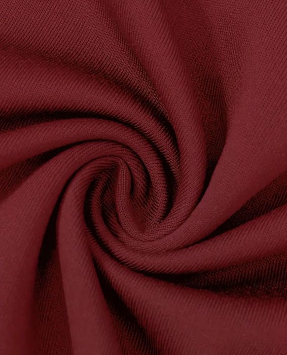 Червона футболка