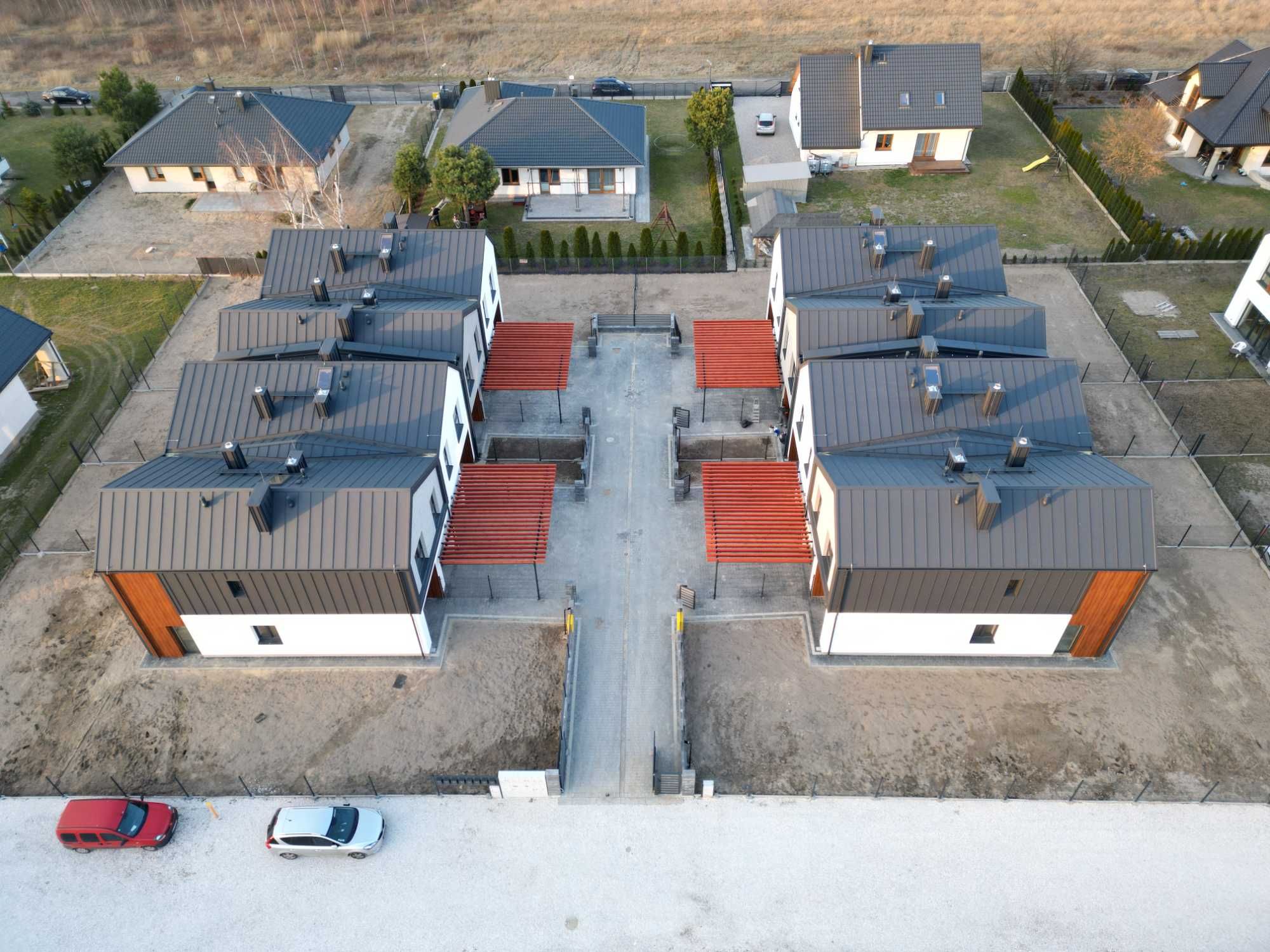 Segment z garażem/335 m2 ogródek i podjazd,