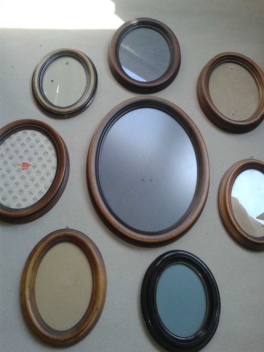 Stare, owalne ramy i ramki na obrazy i zdjecia