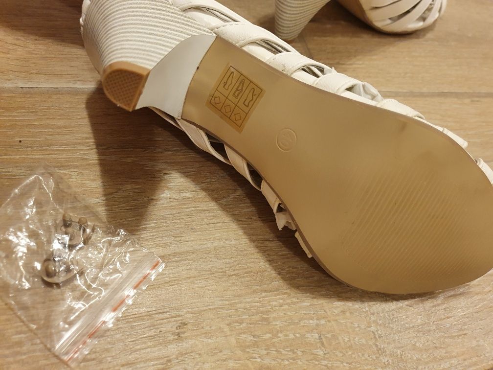 Sandałki białe roz 40 nowe