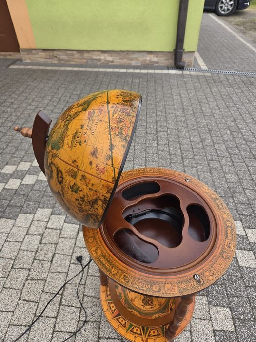 Barek mobilny w kształcie globusa podświetlany