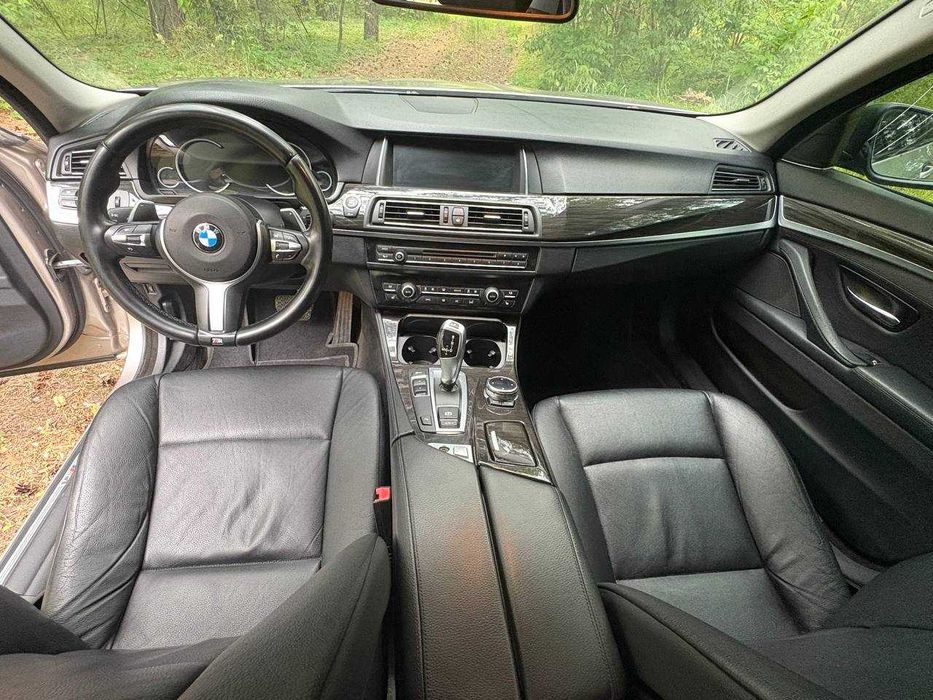 BMW F10 523i • ОФІЦІЙНА • 2.5 атмосферник • LED приборка • M-руль •