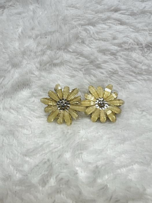 Śliczne kolczyki stokrotki