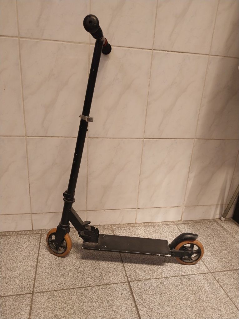 Trotineta cor preta