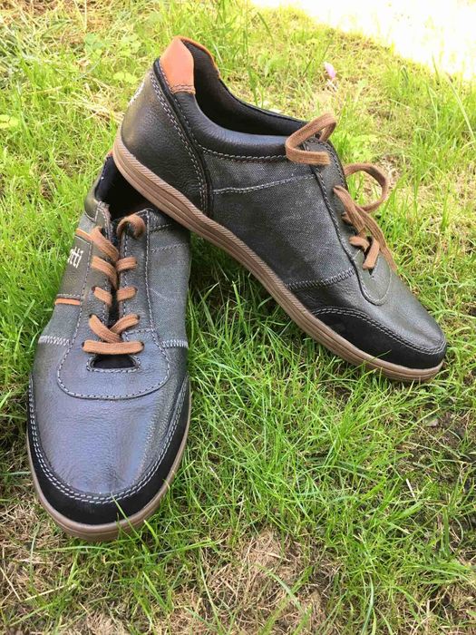 Красовки, туфлі- bugatti