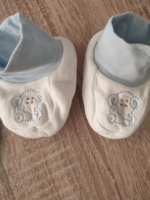 Komplecik Baby Bow Czapka, papucie, śliniak