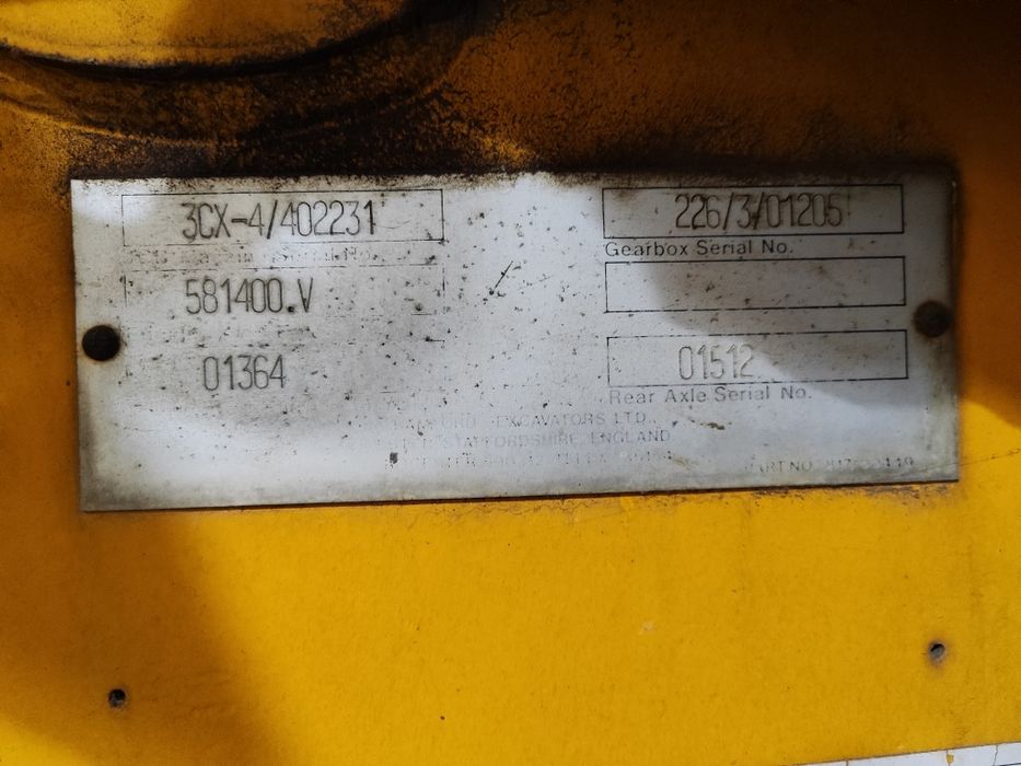 Retroescavadora Usado com 2 baldes e patolas