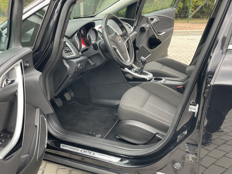 Продам Opel Astra J 2012р. 1.6 бензин Свіжопригнана