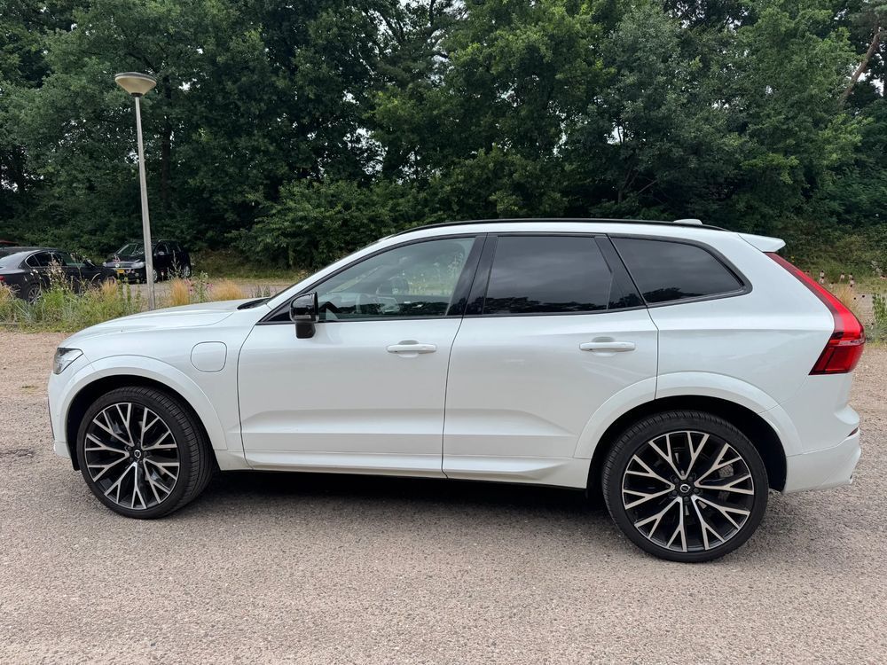 Volvo XC 60 Volvo XC60 Recharge T8 R-Design – Najbogatsza wersja wyposażenia.