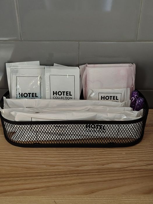 Здається подобово будиночок у лісі