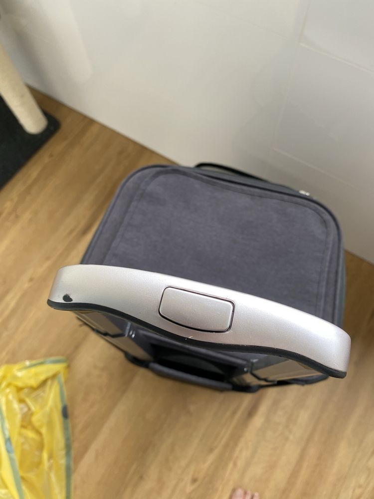 Transportadora dupla para gatos com rodas