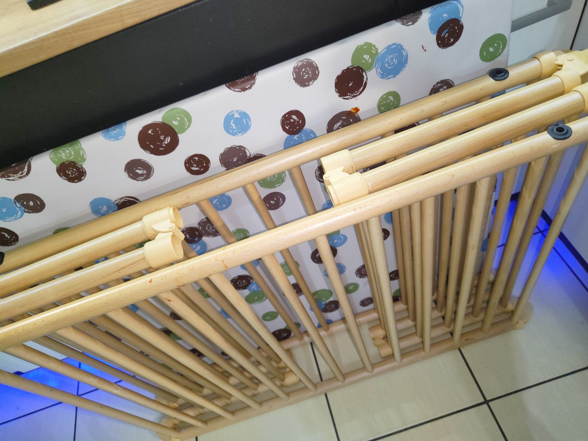 Kojec drewniany dla dziecka składany 97 x 77 cm