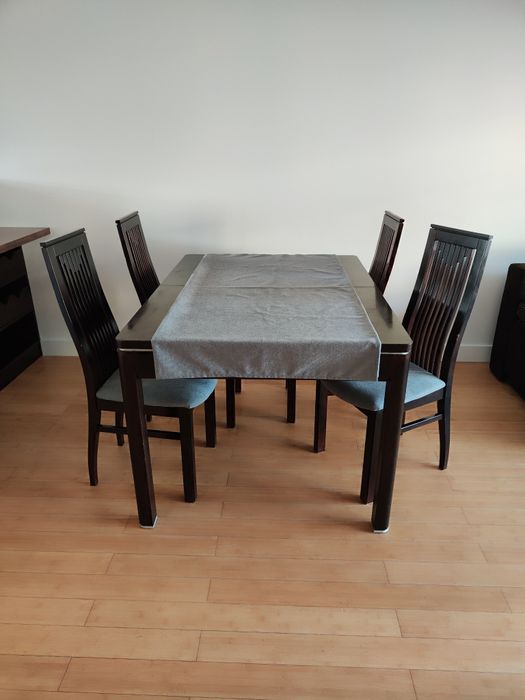 Sprzedam 4 krzesła marki KLOSE z litego drewna