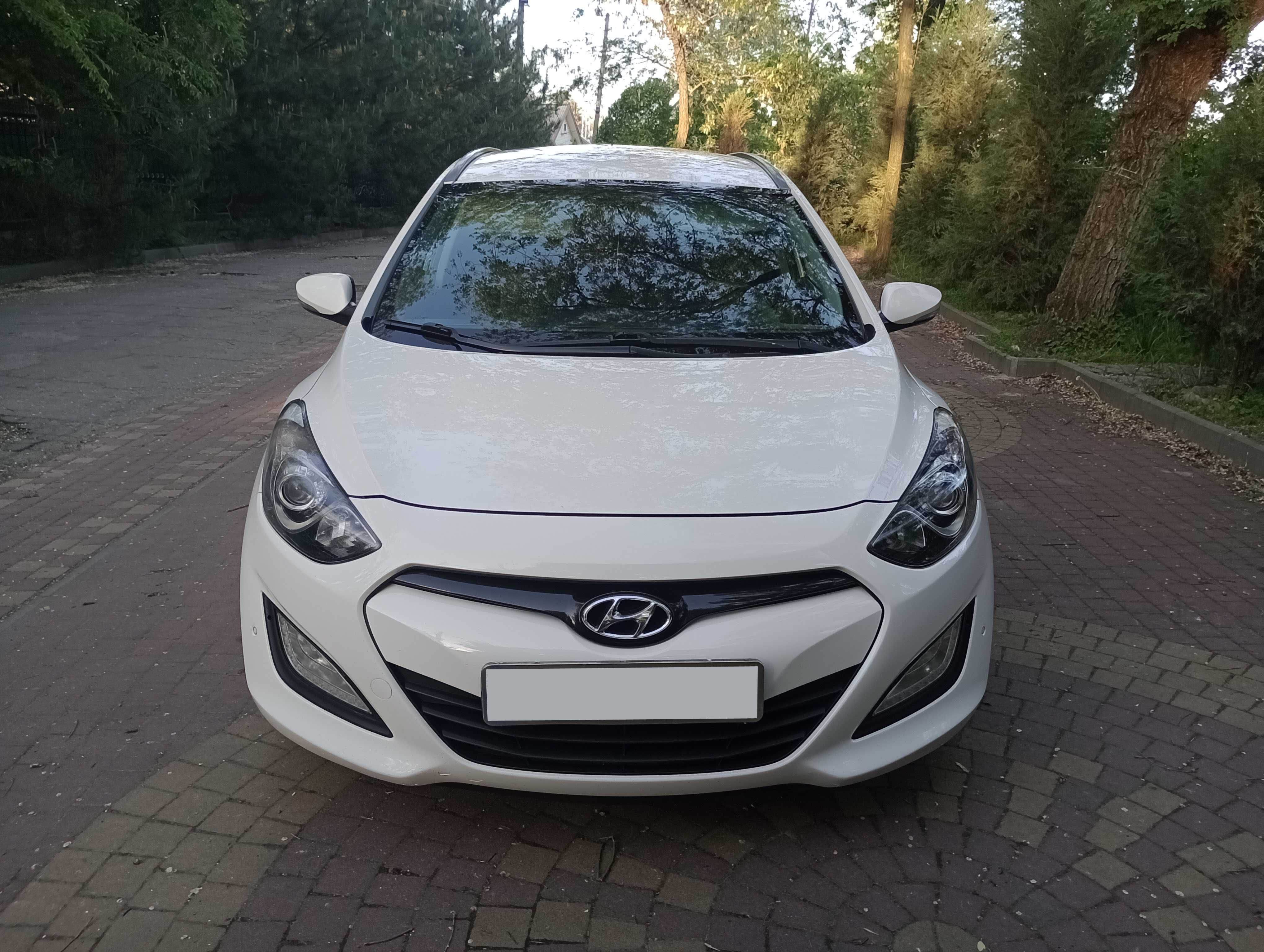 Отличный HYUNDAI I30 универсал 2013 года