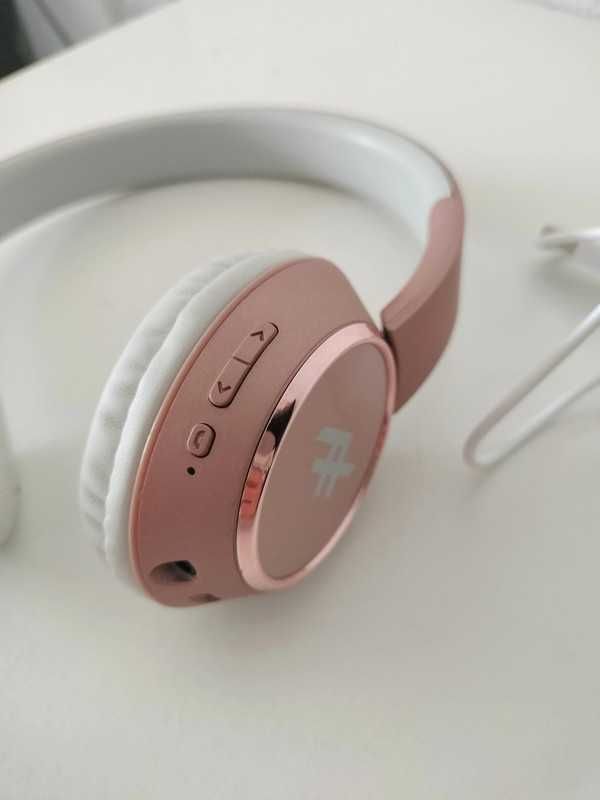 Headphones com cabo de carregamento