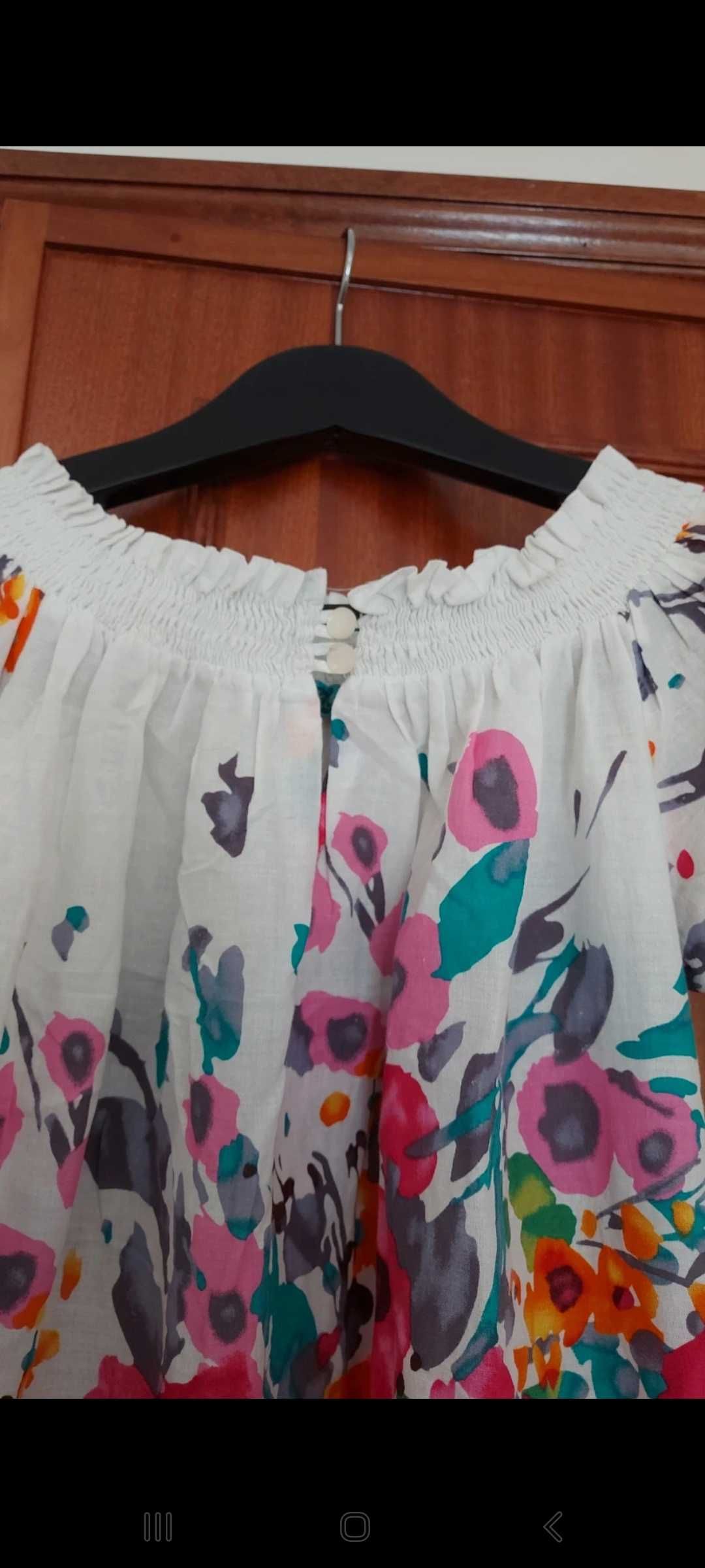 Blusa NAKURO padrão floral