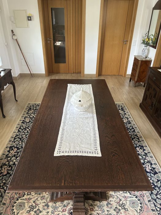 Mesa de sala de jantar em Mogno