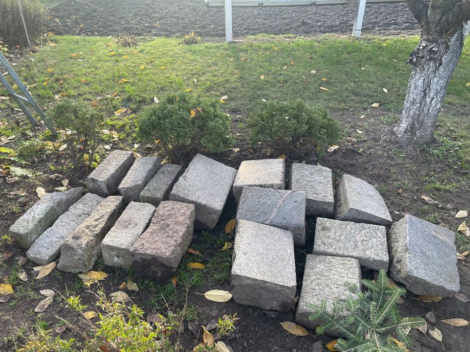 Bloki kamienne duże
