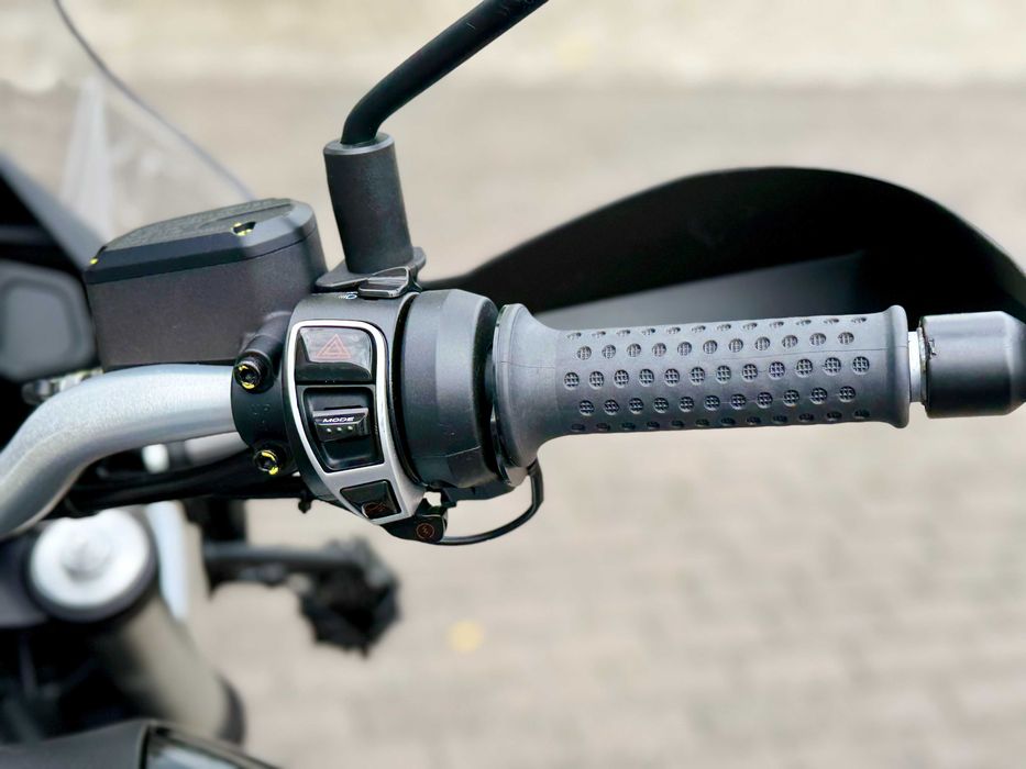 Moto Guzzi V85TT 2023 - Мотосалон.