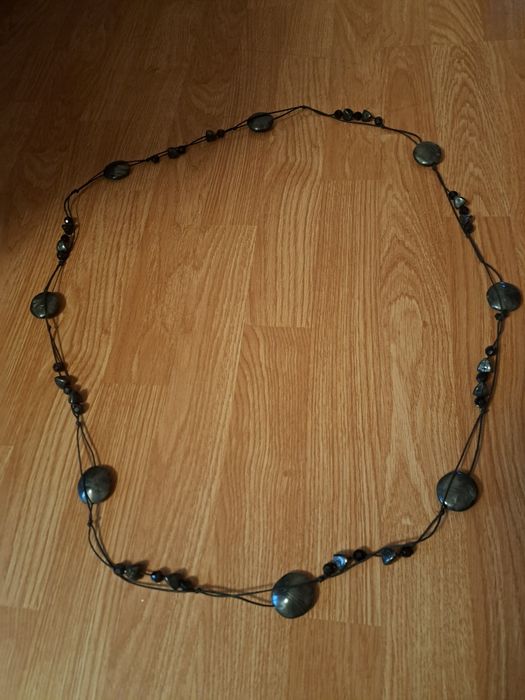 Korale czarno - szare długie