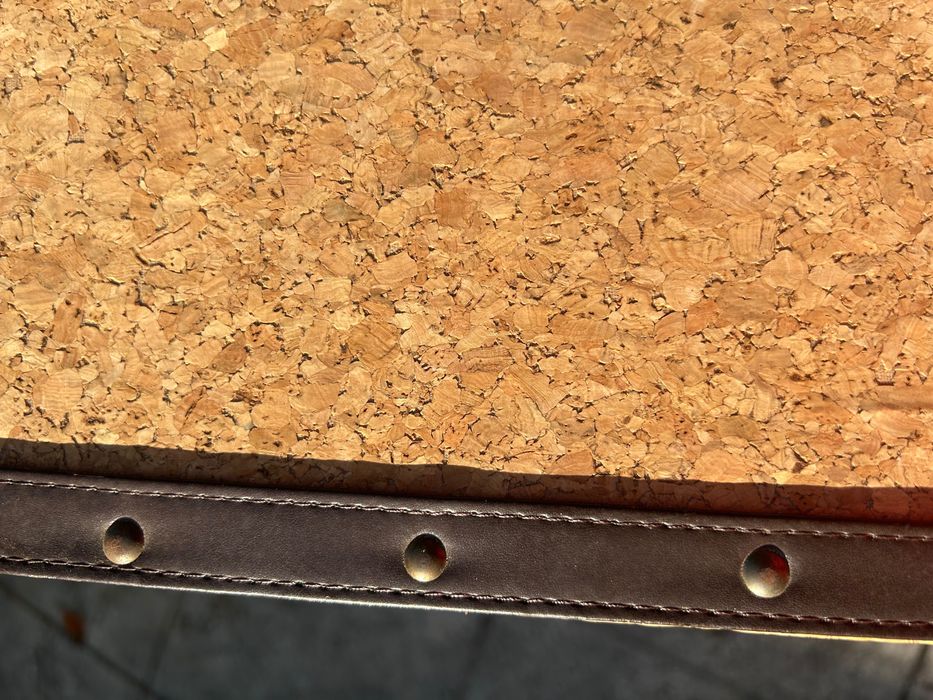 Mala decorativa em cortiça com arrumação