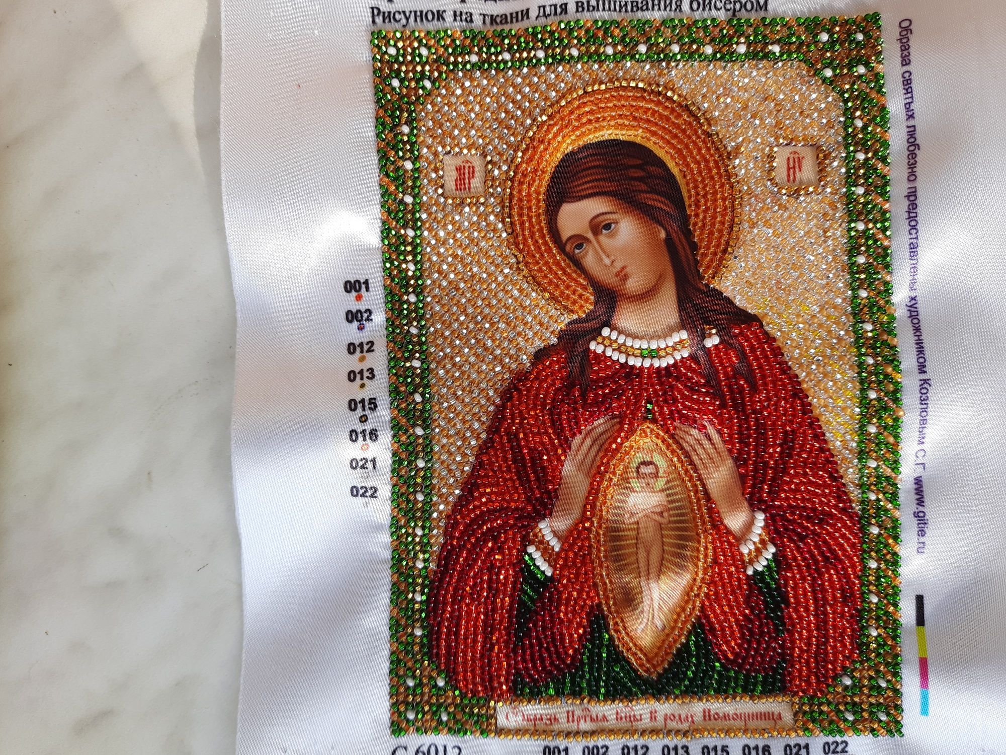 готовая (вышитая бисером)икона Пр. Богородица "Помощница в родах"