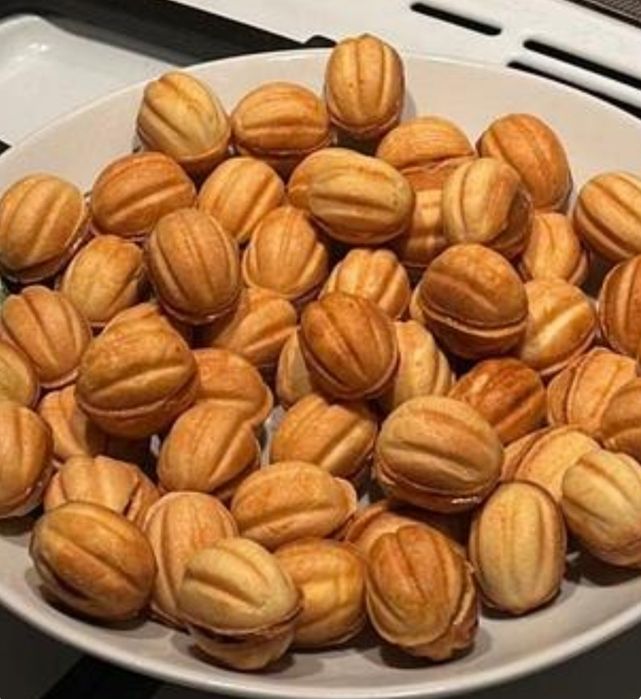 Орешки со сгущенкой . Цена 200 гр килограмм