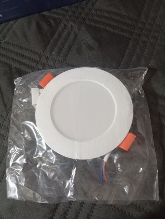 Lampki sufitowe regulowane