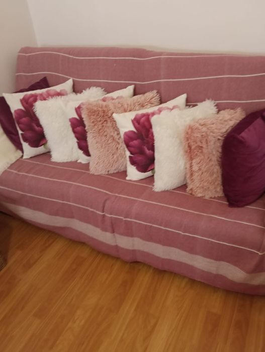 Sofá de sala, cadeiras e mesa de janta e mesa de centro de sala r