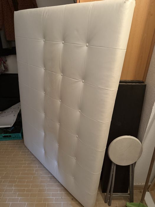 Cabeceira de cama branca