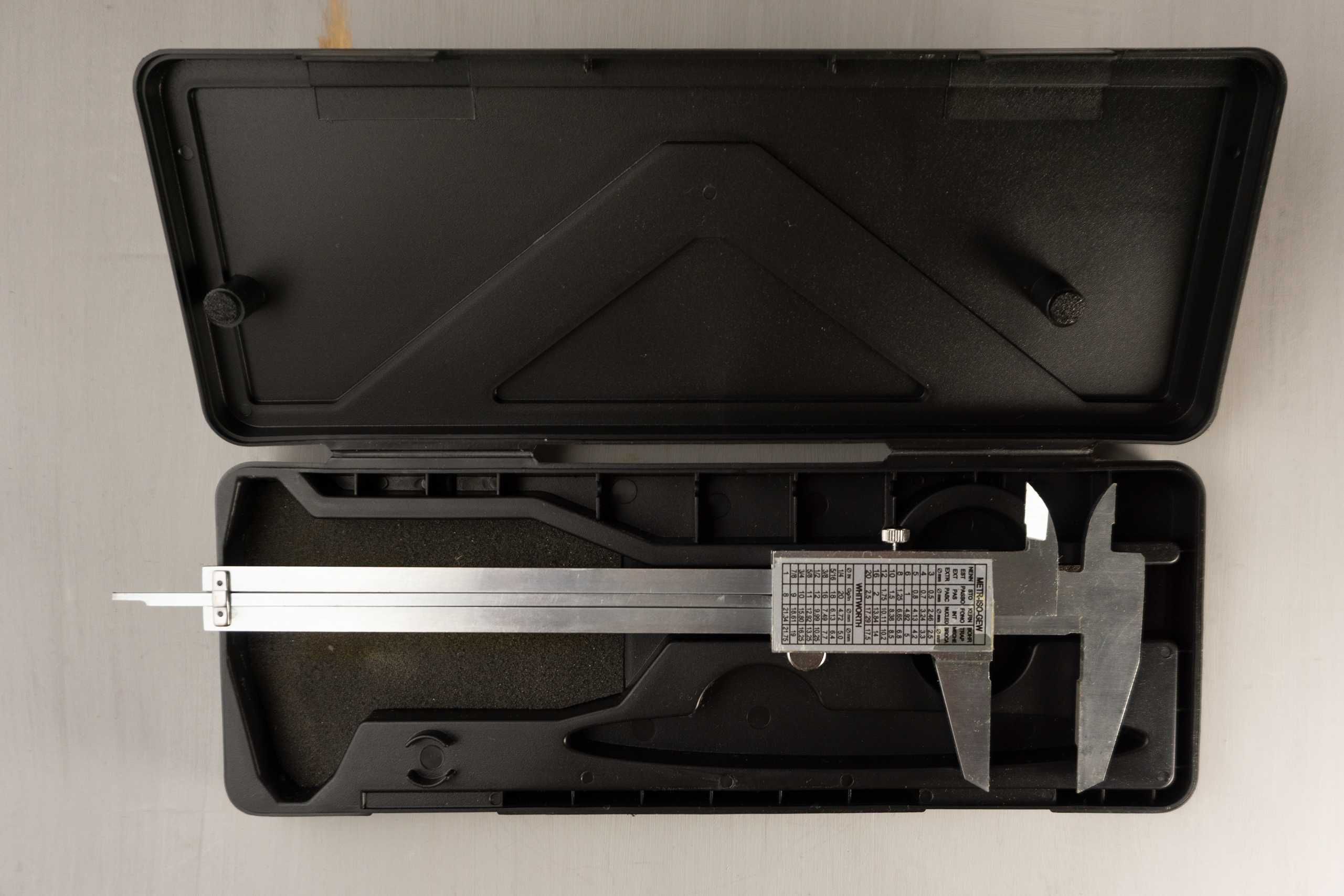 Suwmiarka Hogert HT4M270 w opakowaniu etui 150mm - używana.