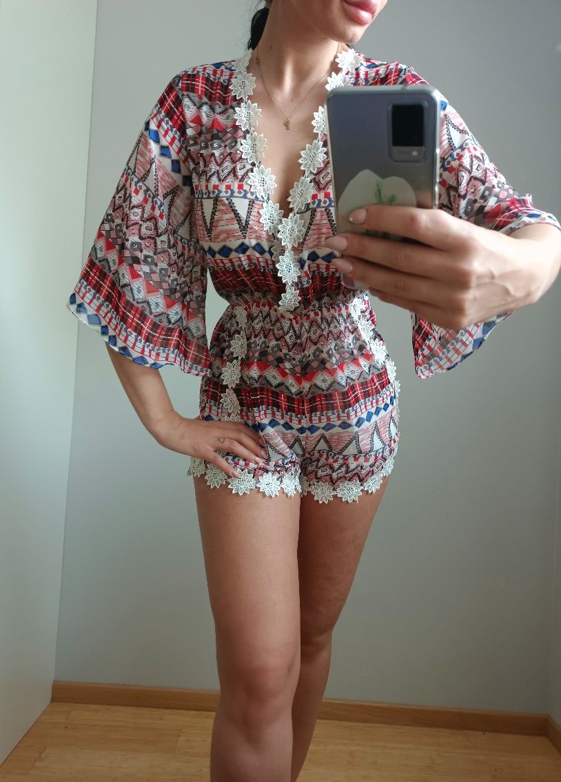 Zwiewny kombinezon na lato we wzory boho rozkloszowane rękawy