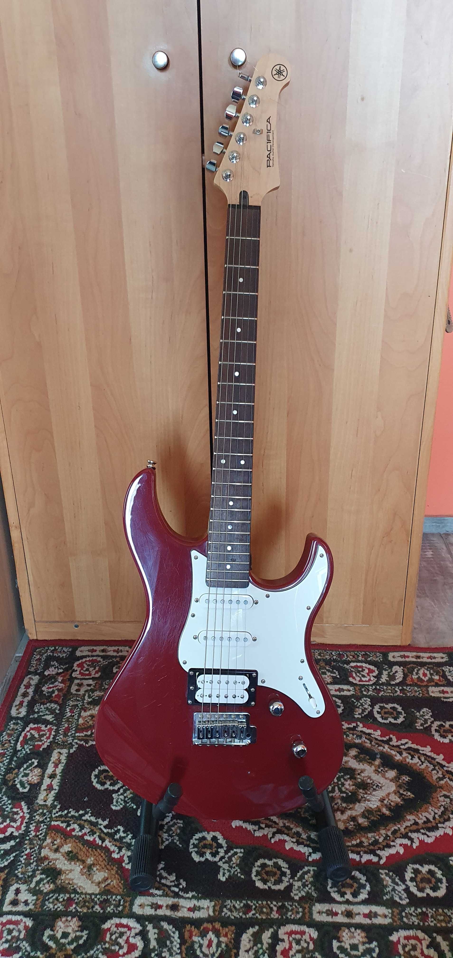 Gitara elektryczna Yamaha Pacifica 112V praworęczna + pokrowiec