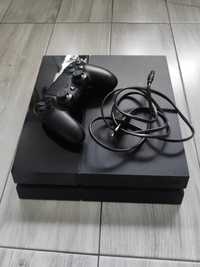 Konsola PlayStation 4 z kontrolerem