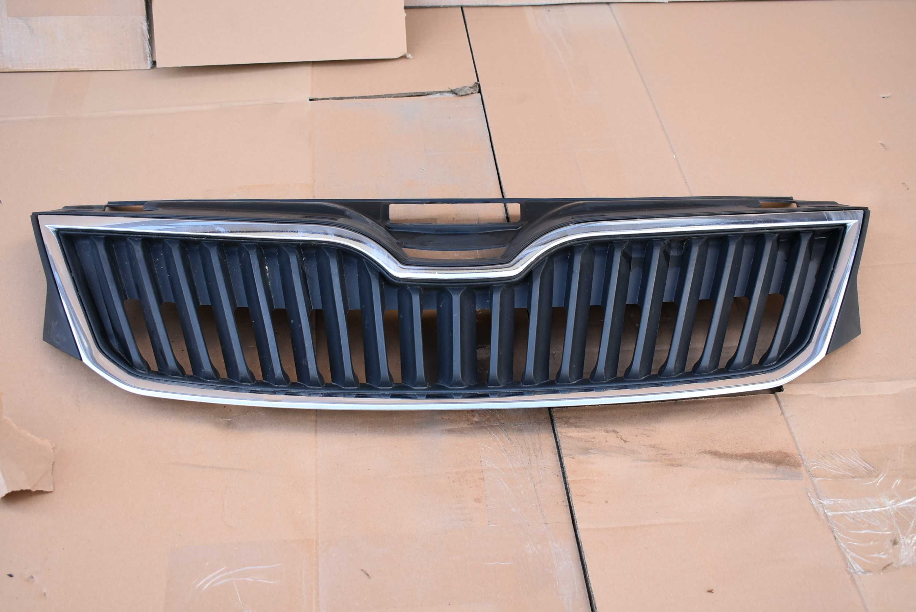 Skoda Rapid 12-19 atrapa grill oryginał przód 5JA853668