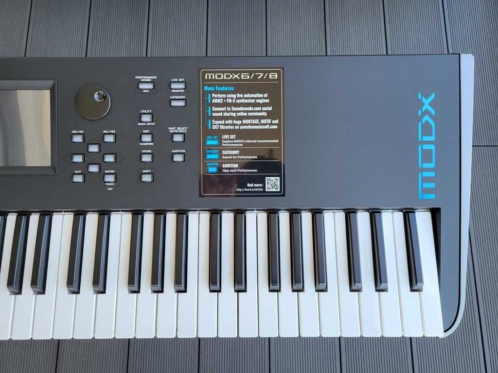 Yamaha MODX7 + pokrowiec